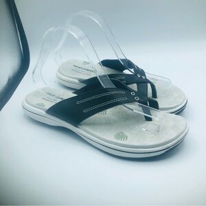 Sketchers, memory foam, women’s sandals with toe grip Size‎ 10